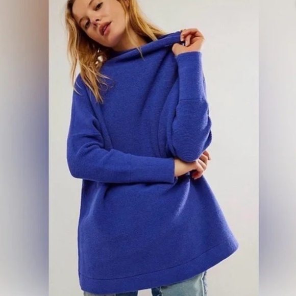 Free People Ottoman Slouchy  Tunic Sweater in Spectrum  Blue sz XS NWT - Picture 1 of 7